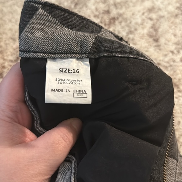 Hot to Go Checked Denim Jeans - Picture 3 of 6